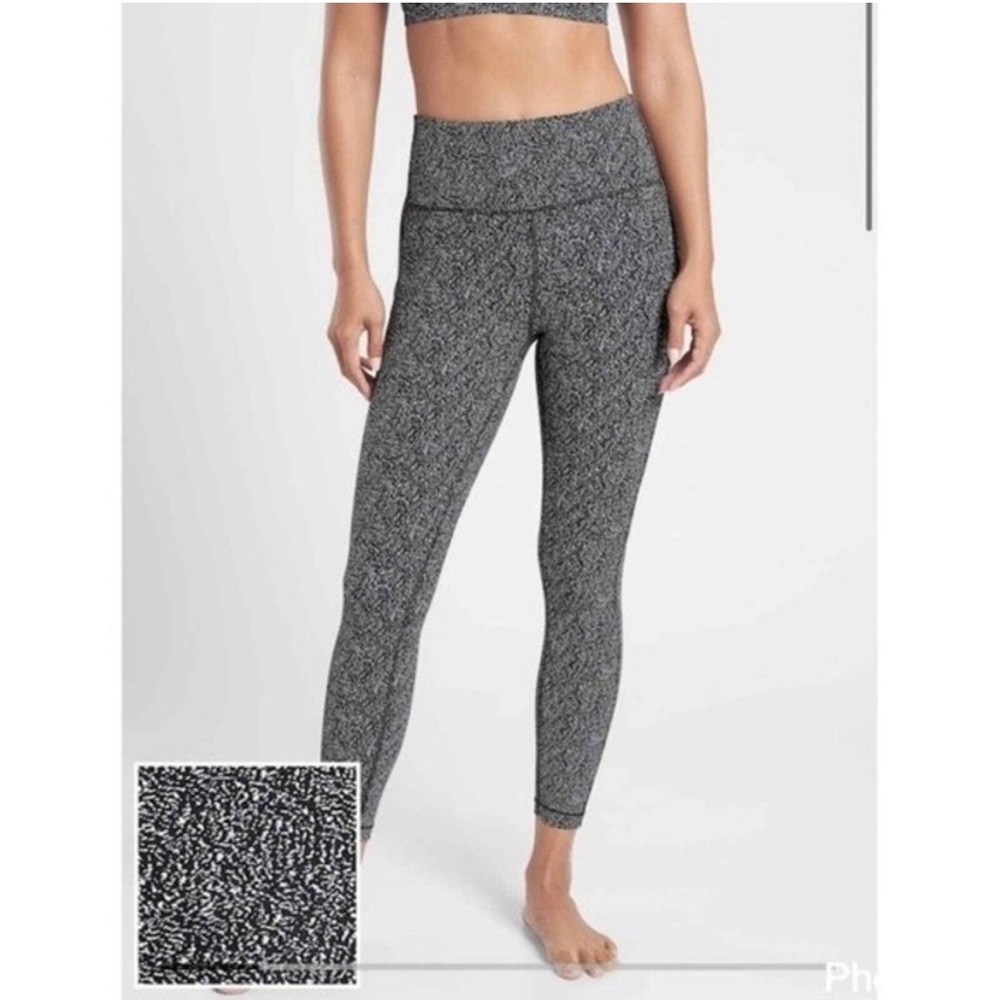 Athleta Ultimate Stash Textured Medium 7/8 NWOT